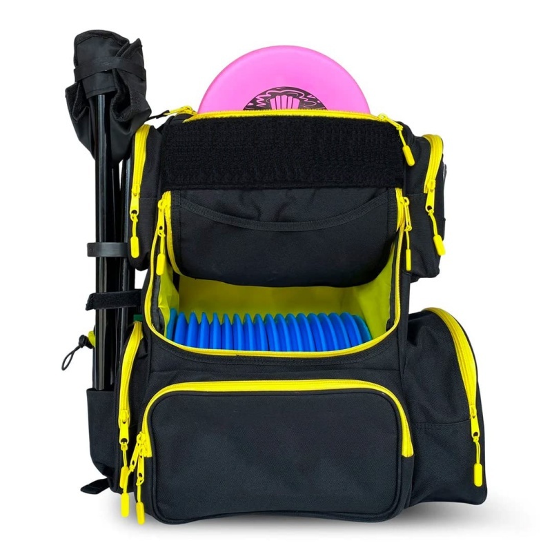 Heavy-duty disc golf bag with chilling capacity