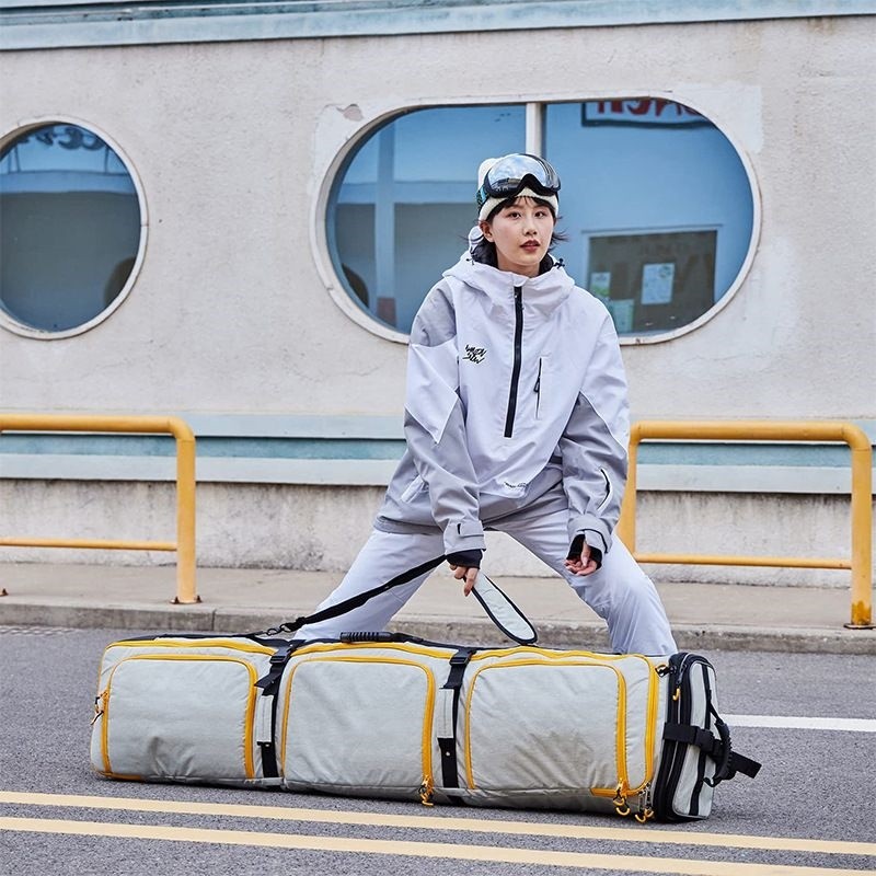 Convenient wheeled snowboard travel bag