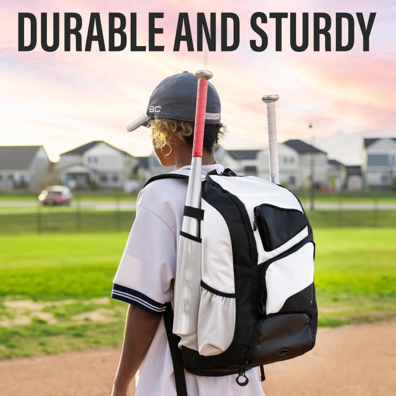 Adjustable shoulder straps bat bag